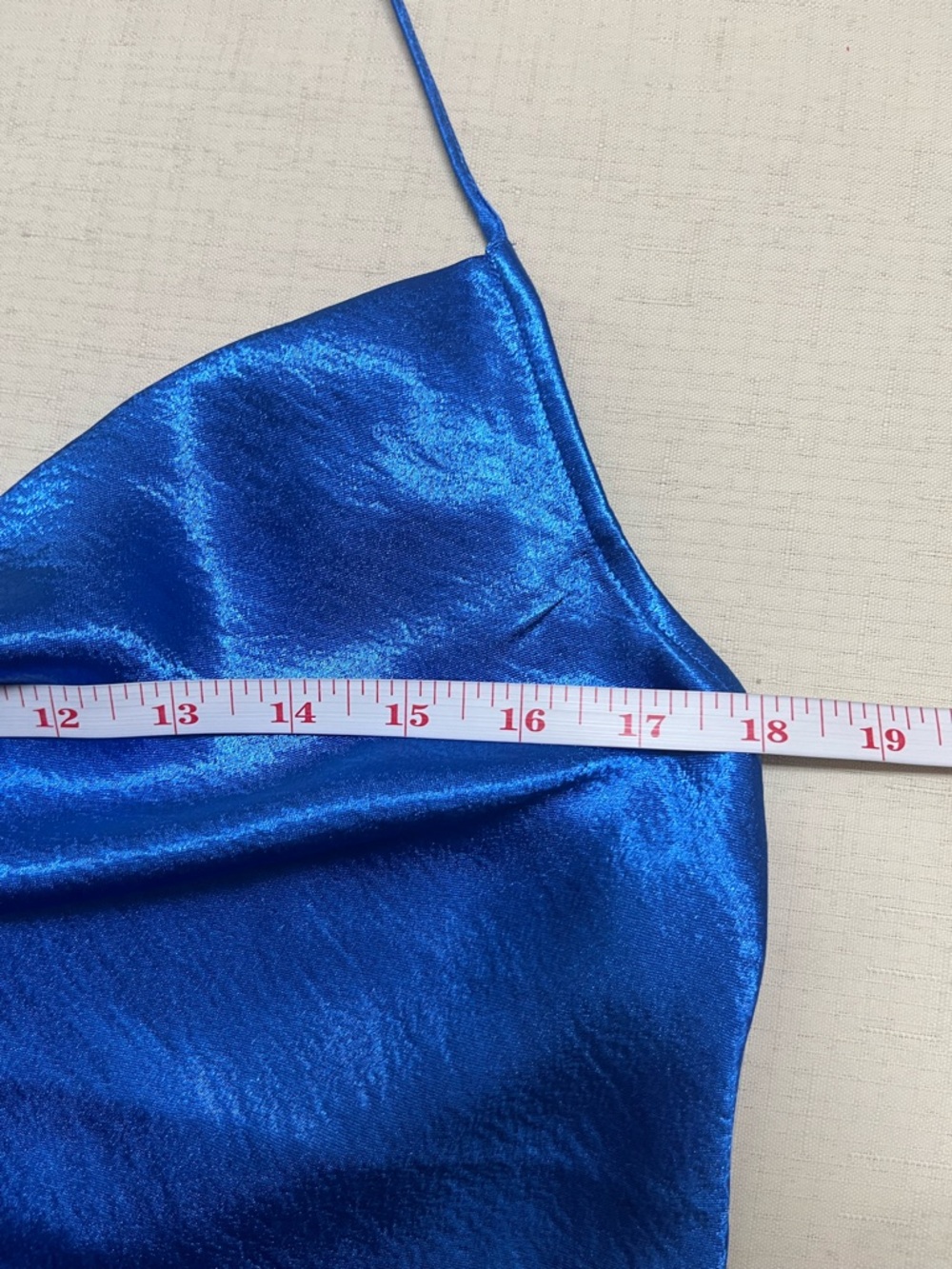 Express S vibrant blue satin cowl neck T back camisole - Picture 4 of 12